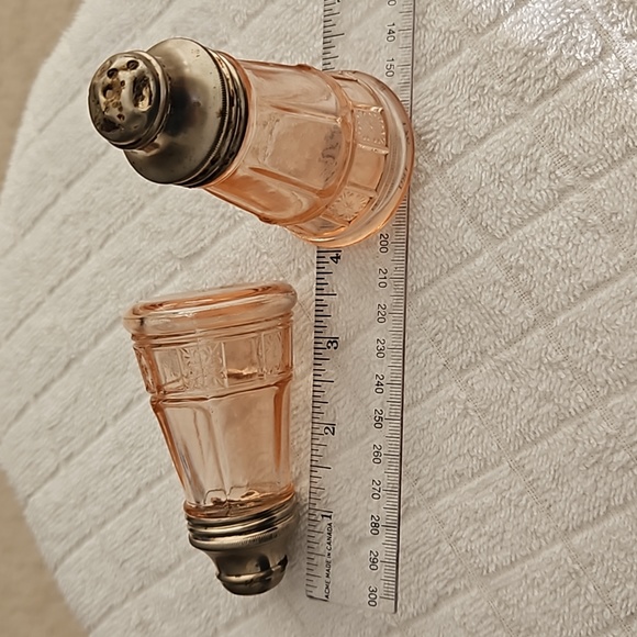 Doric Pattern Depression Glass Pink Salt and Pepper Shakers - Picture 3 of 6